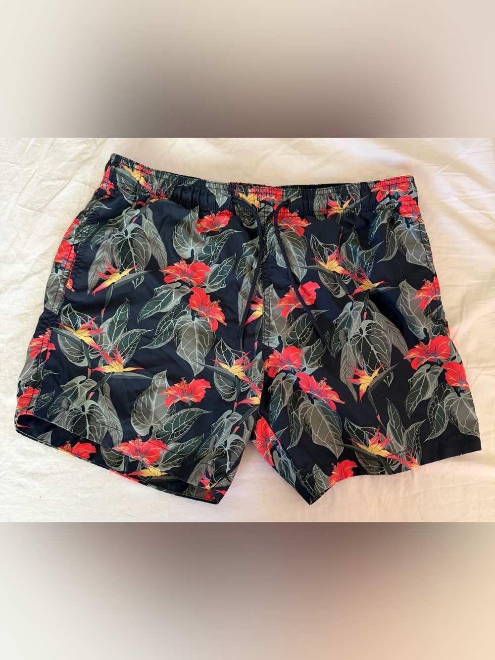 H&M Men’s Tropical Floral Hibiscus Swim Trunks Board Shorts Size Medium